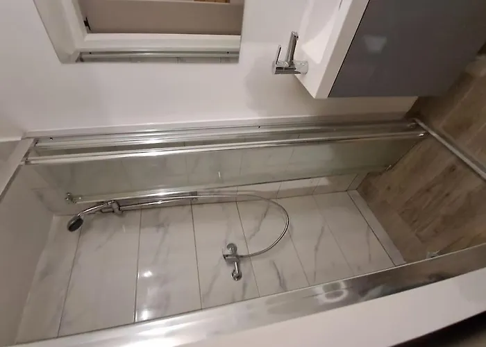 Budgetbnb Rez De Chaussee イエール